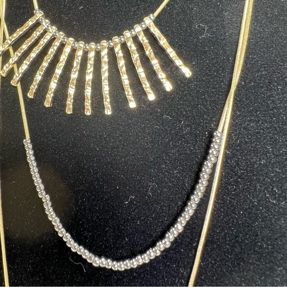 Beautiful gold tone long necklace with multi layers - Picture 4 of 10